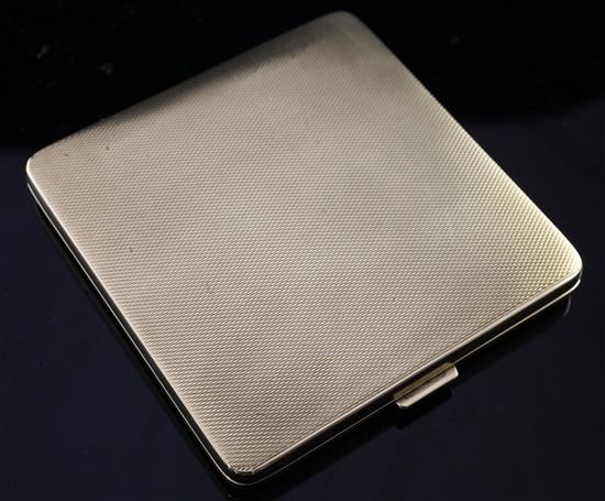 A 1930s engine turned 9ct gold cigarette case, approx. 3in.